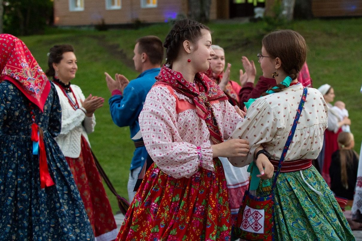 плясовые на фестивале День России на Бирюзовой Катуни_katunfest22.jpg