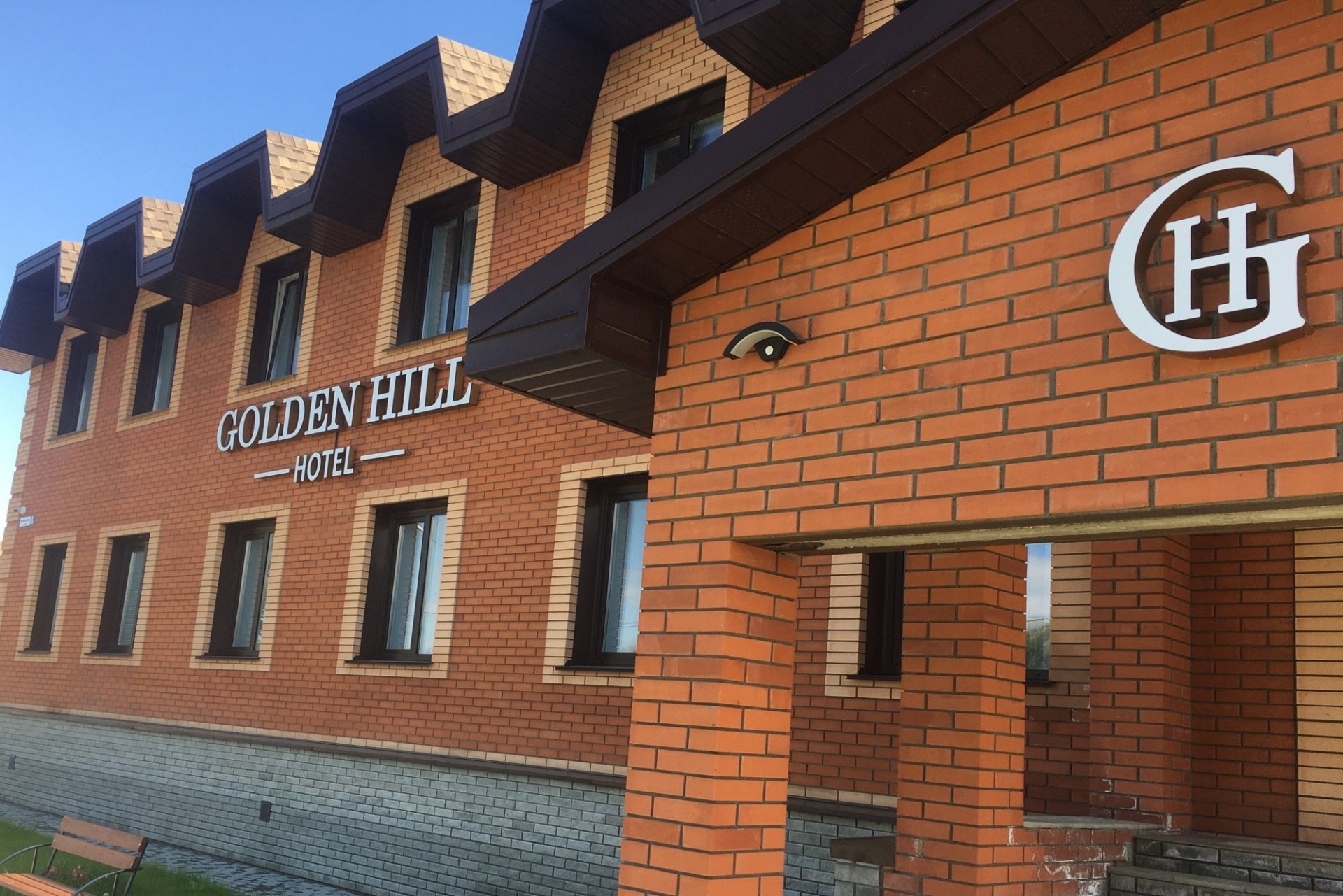 фасад отеля Голден Хилл_Змеиногорск_Алеся Мартыненко.jpg