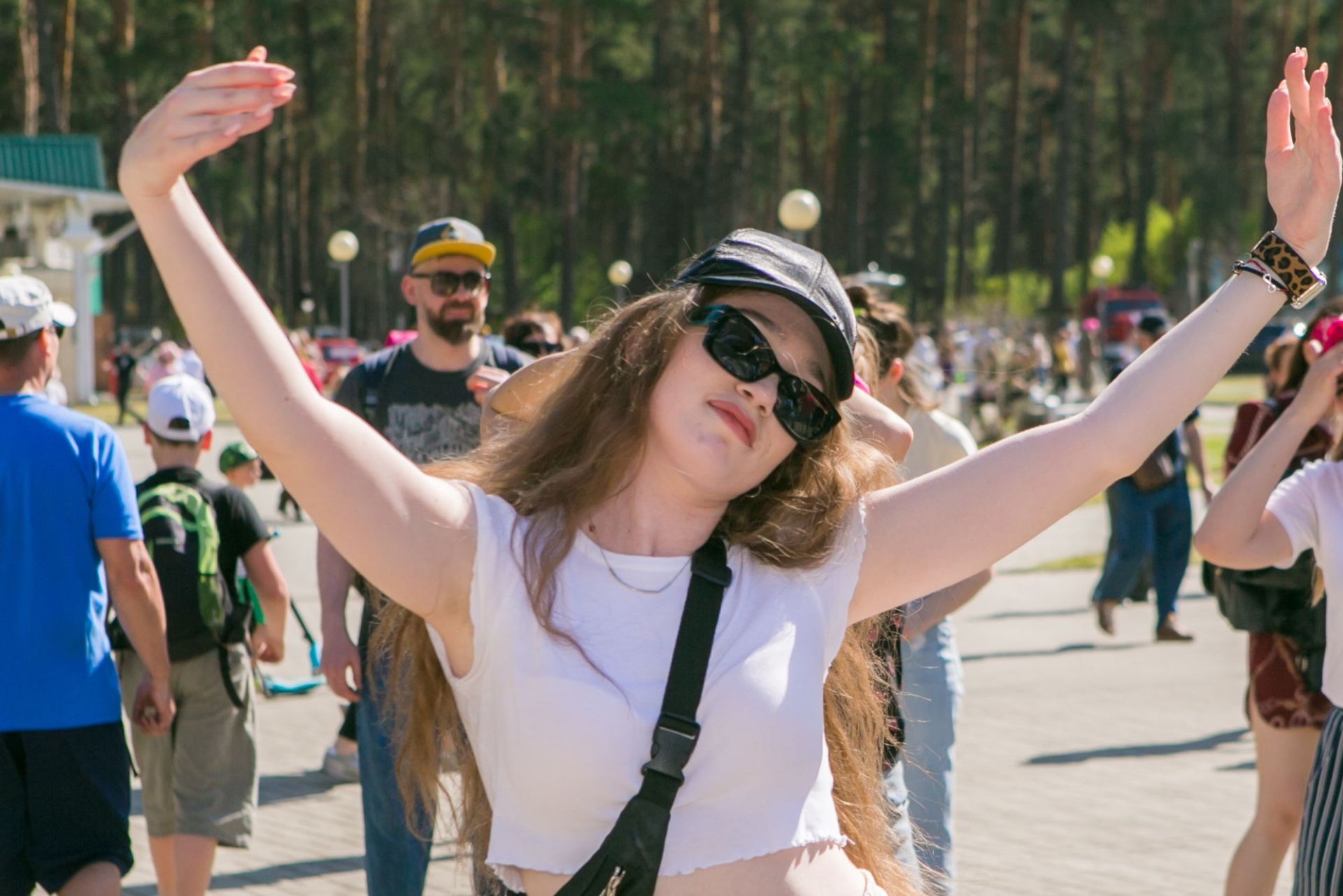 гостья танцующая на фестивале Цветение маральника_Владимир Вдовин.jpg