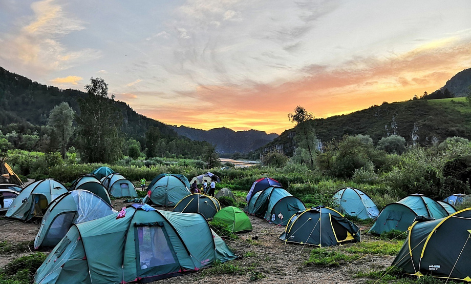 Кемпинги в Алтайском крае: где комфортно отдохнуть с палаткой