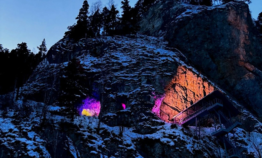 Каменные своды Тавдинских пещер засияли миллионами оттенков. Вау-эффект усилят звуки природы