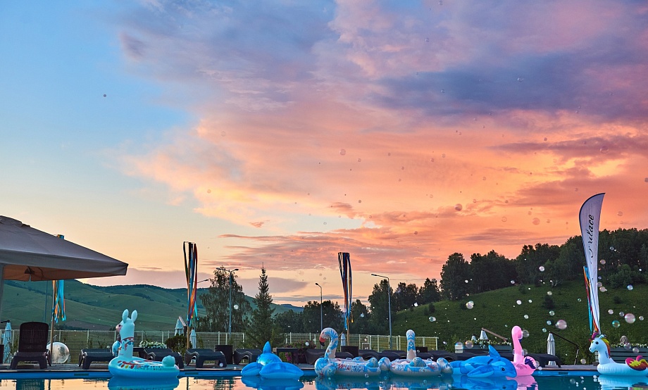 Weekend-гид: Шукшинские дни на Алтае, фестиваль «Как сыр в масле» и вечеринка на закате в Altai Palace 