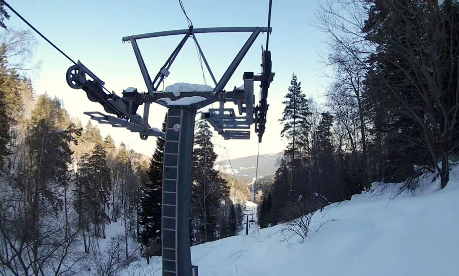 Подняться на Церковку по канатно-кресельной дороге получится только весной
