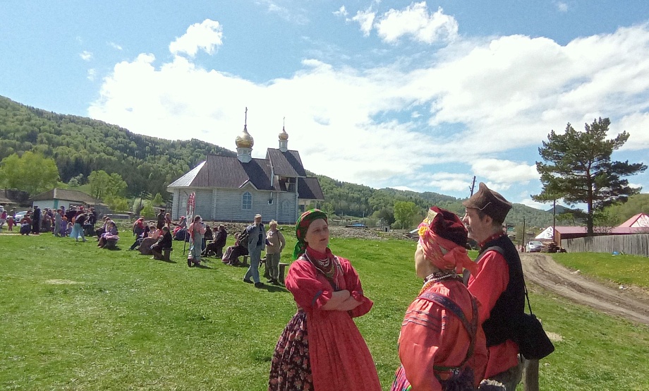 Театр музыки и Школа лабиринтов, Платоновский вечер, Красная горка и ужин от Chef a la Russe: где побывать на выходных