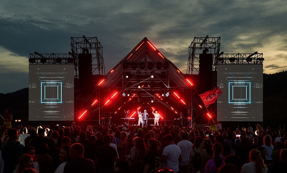 Электронный дэнс-поп и любимые хиты 90-х прозвучат на музыкальном фестивале в игорной зоне «Сибирская монета»