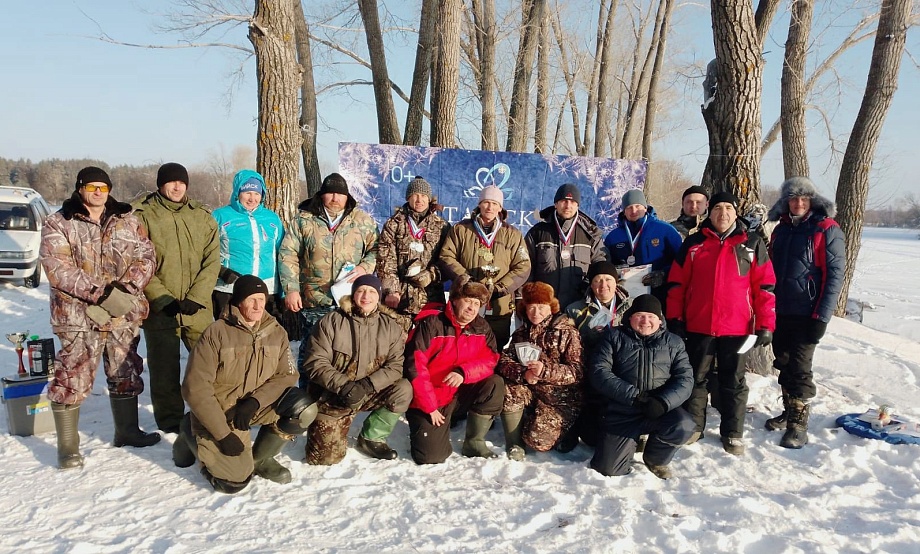 Пять часов у Верх-Озерного спортсмены ловили на мормышку: «Алтайскую зимовку» встретили в Быстроистокском районе