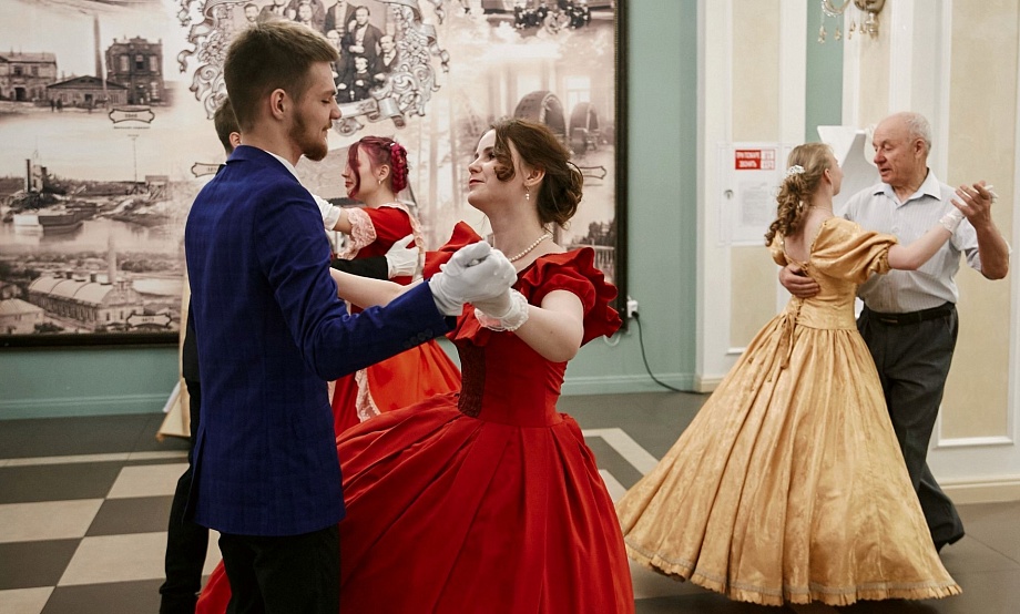 Бал-маскарад в бывшем имении купца Платонова устраивают восьмой раз. Гостям санатория «Сосновый бор» – скидка на билет