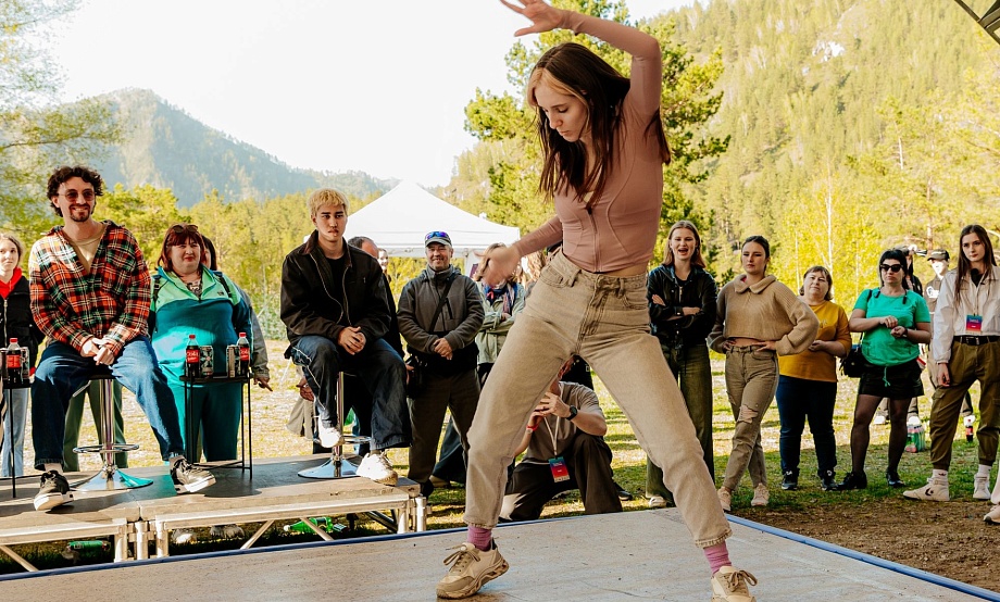 Яркие первомайские: фестивали и старт путешествий по алтайским предгорьям, экскурсии в цвету по саду и нацпарку