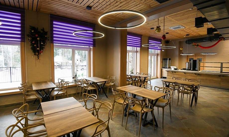Гостей Таежной заимки теперь кормят не только в ресторане «Лесная сказка», но и в кафе быстрого питания