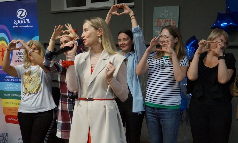 Фотограф микромира, зимующие лебеди, этно-годовщинник и чаша Грааля: с кем и где провести выходные в Алтайском крае