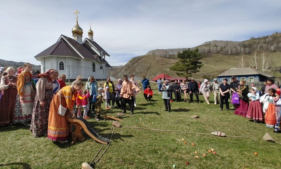 Три Красных горки, народный костюм и Колыванская ваза: воскресное знакомство с традициями Алтая