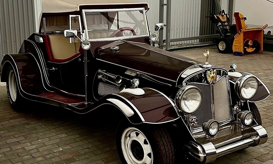 В загородный комплекс отдыха под Бийском привезли коллекцию фэнтези-мобилей. Эксклюзив доступен для ретро-фотосессий