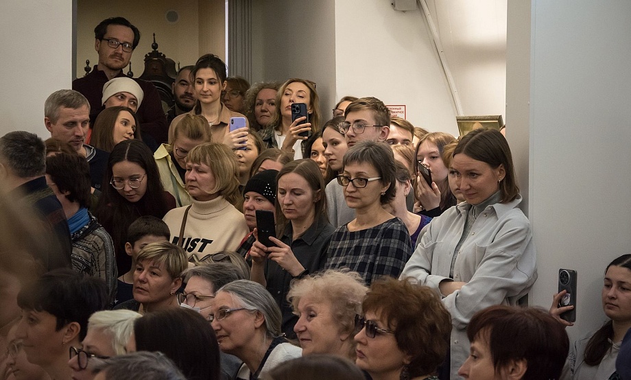 Встречи с гением и знатоком этнокостюма, языковой марафон и спектакль для фестиваля: уикенд на Алтае