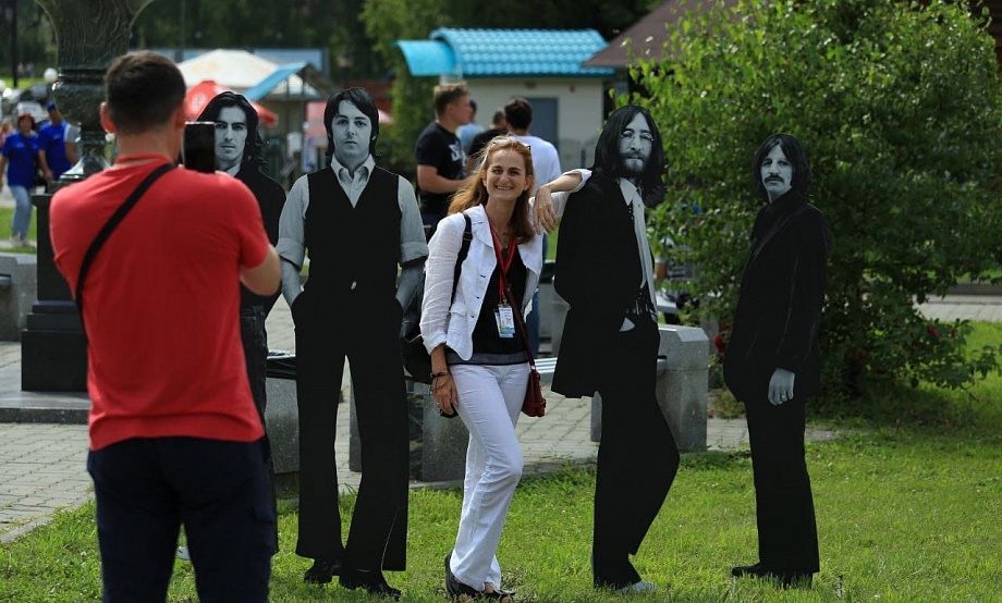 Более 5000 зрителей собрал фестиваль Because of the Beatles на Бирюзовой Катуни