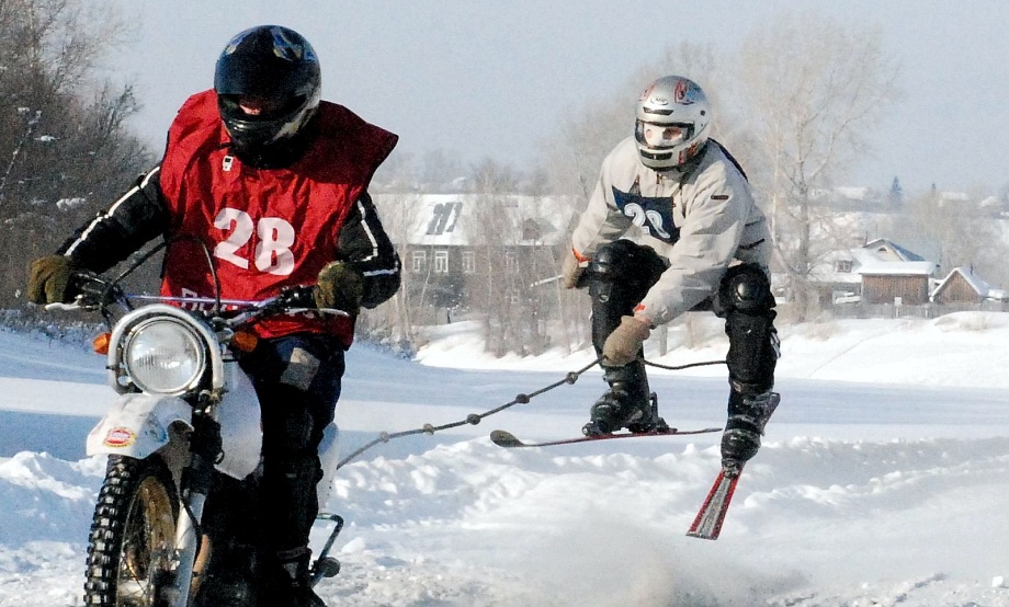 В программу «Алтайской зимовки» возвращаются гонки мотолыжных экипажей. Трассу готовят в Тальменском районе
