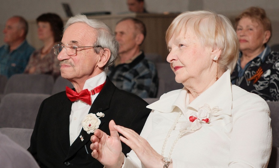 Дары старшим из будущего и их наследие в «капсуле времени»: межпоколенческая Декада серебряного возраста вновь на Алтае