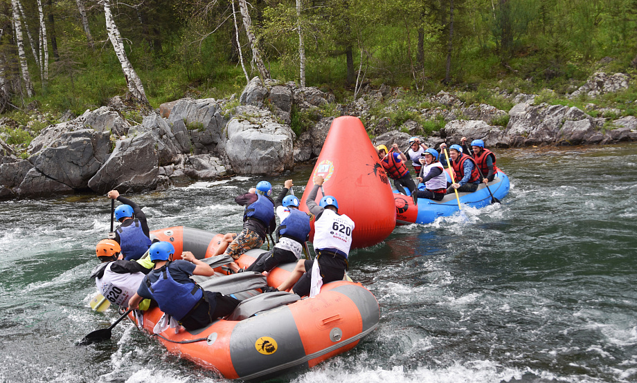 Около 150 спортсменов приняли участие в фестивале на бурной воде «Кумир-2022»