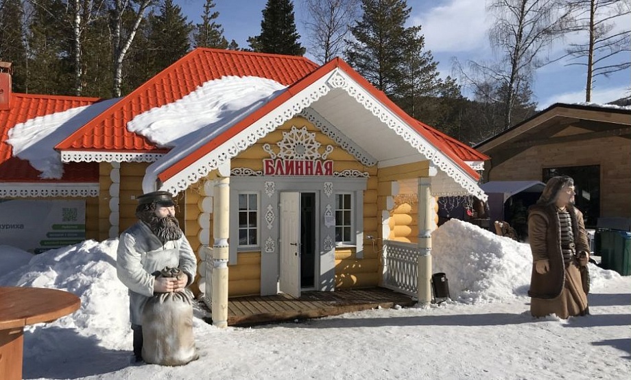 На Белокурихе Горной построят детскую мини-горку для лыжных спусков и сноу-парк для трюкачей. Блинную открыли заранее