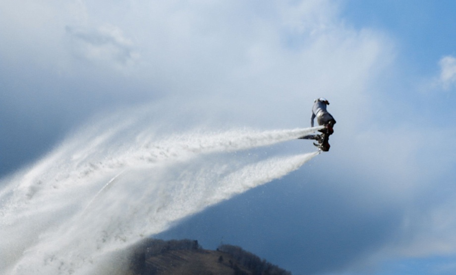 В воде – удочки, над каналом – флайборды, в небе – змеи, на пляже – Молодежная волна: чем развлечет Фестиваль Драконов