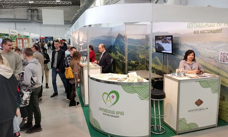 На туристической выставке «Енисей» коллективный стенд Алтайского края демонстрирует турпродукт региона