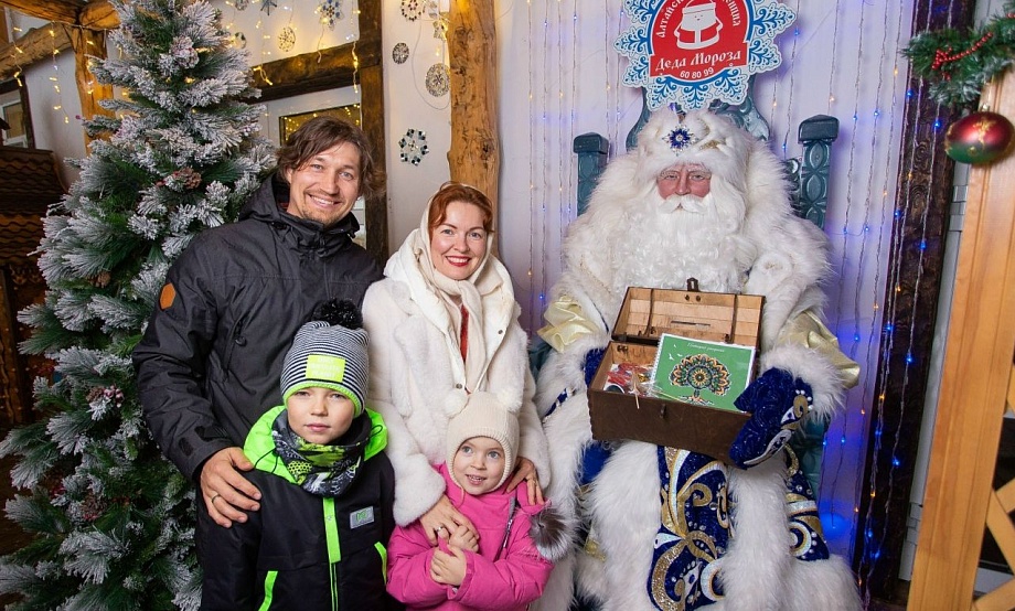 Дед Мороз-22 приведет на именины к своей зимней Резиденции сказочную лошадку. Первая встреча продлится всего час