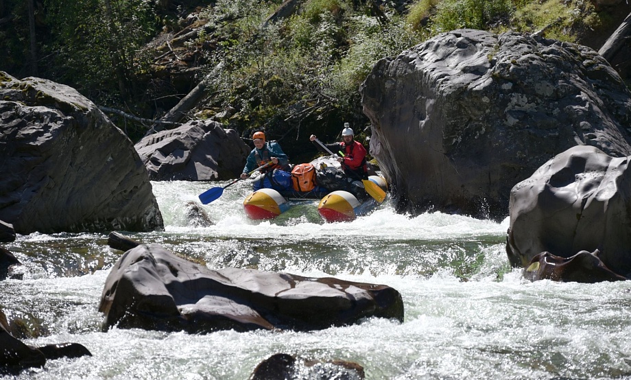 Воды бурные тувинские и бирюзовые океанические: встреча турклуба «Шишковки» покажет, где плавали барнаульцы
