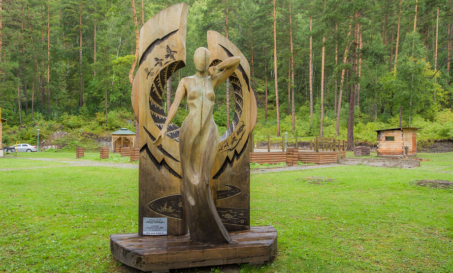 От резчиков по дереву ждут заявки на второй фестиваль деревянной скульптуры «Алтай. Притяжение»