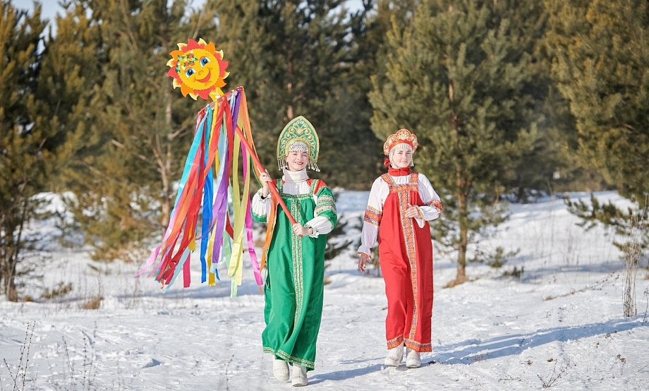 Проводы зимы со снежными псами продлятся до конца февраля. Квартирник под гитару – после бега по Катунской тропе