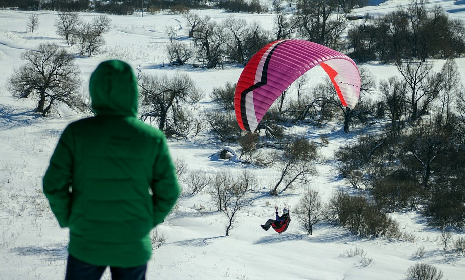 В мишень с Голубцовских склонов целились парапланеристы пяти регионов Сибири. Полеты на точность прошли как по маслу