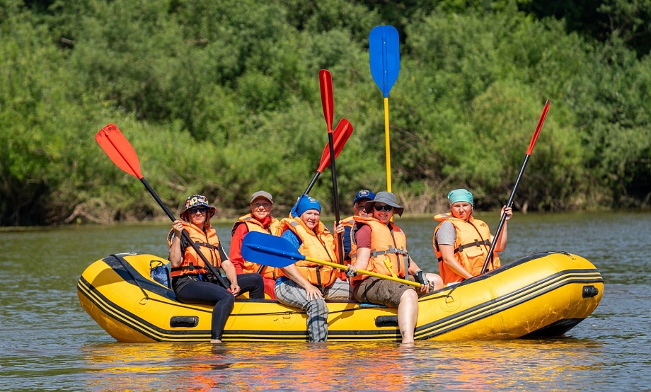 По Чумышу за пять часов: скальные пейзажи, бердвотчинг и следы древнего мира – на сплаве по нацпарку «Салаир»
