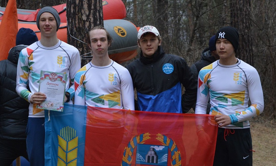 Рафтеры-юниоры и женская команда региона блестяще выступили на ежегодном слете туристов-водников Сибири