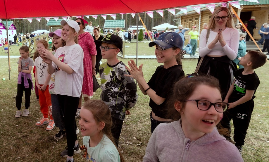 Игры про многоликий Алтай и рукотворные украшения с маральником: чем увлечь детей на «Бирюзовой Катуни» 1 мая