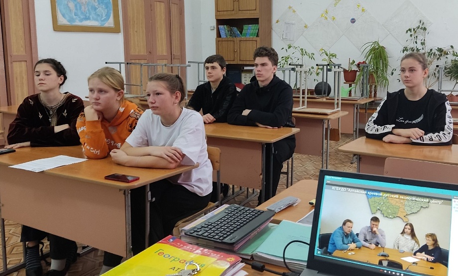 Уникальная школа юных экогидов Алтая ведет новый набор. Основы будущей профессии закрепят в экспедиции по нацпарку