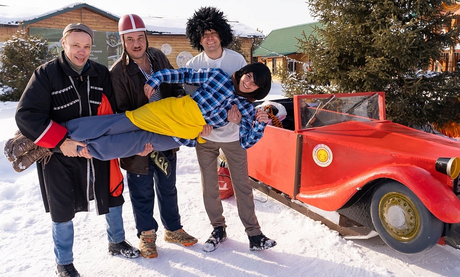 Катись по санному спуску усадьбы «Золото Алтая» за овациями и денежными призами Сибирской Масленицы