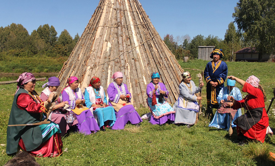 Накануне Дня коренных народов в селе Красногорском прошла конференция по сохранению кумандинского языка