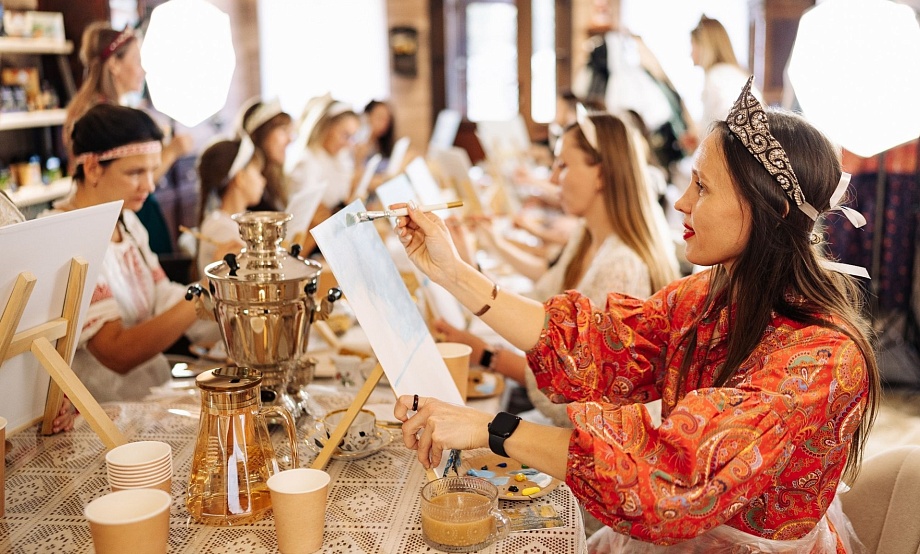 Встречи с фотографами и Морозом-именинником, рукоделие в народном духе и галерея алтайского эпоса: досуг на выходных