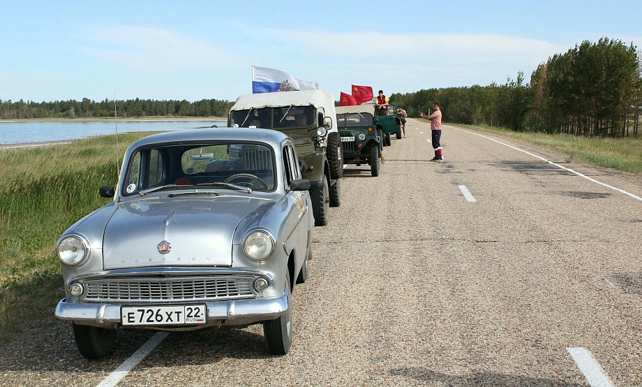 Пожары сократили маршрут ретро-автопробега до «ралли десяти озер». Краеведческая программа оказалась «потрясающей»
