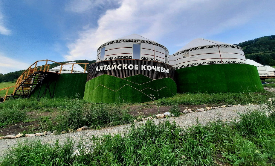 Глава Ростуризма рекомендует путешественникам новый концептуальный глэмпинг на «Бирюзовой Катуни»