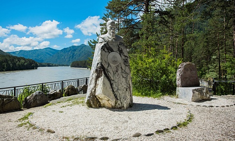 Памятники и скульптуры
