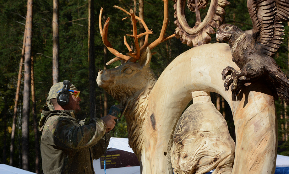 Известные скульпторы и самобытные резчики по дереву воплотят свои идеи на фестивале «Алтай. Притяжение»