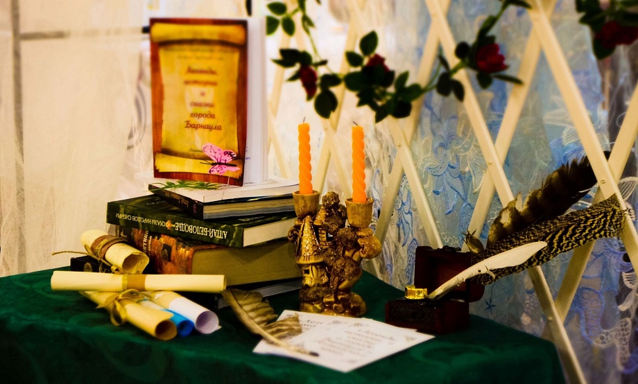 Рисовать, сочинять и собирать книжицы легенд, историй и сказок Алтайского края и Барнаула для выставки будут юные конкурсанты