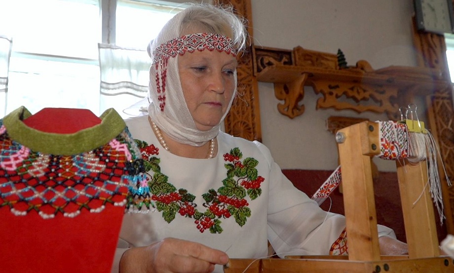 На статус народной претендуют искусная керамика и кукольные инсталляции, роспись петроглифами, живопись войлоком и бисерный декор