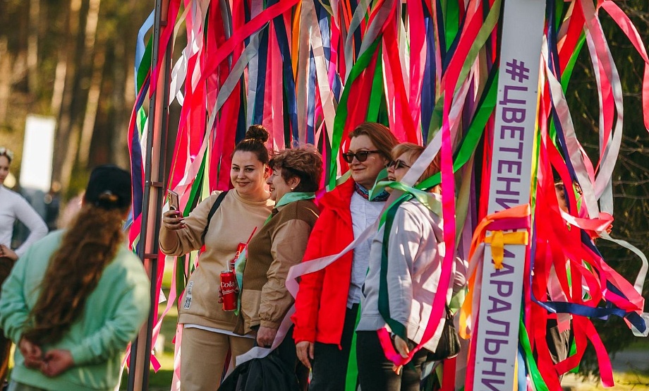 1 мая «Бирюзовую Катунь» заполнит фестиваль в ярких оттенках маральника. «Расцвет на Алтае» продлится пять часов