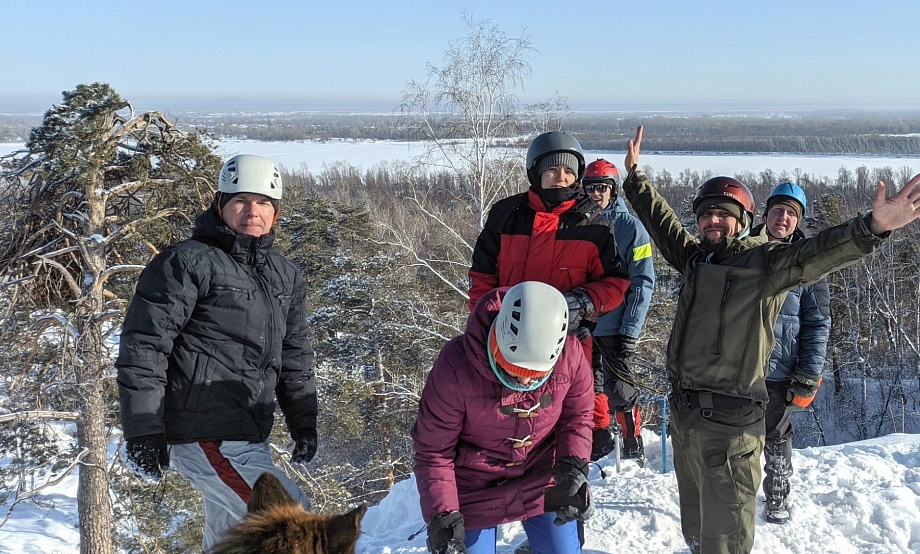 Занятия у мастеров «высшей школы» пешего и горного туризма, гидов и спасателей международного класса займут три месяца