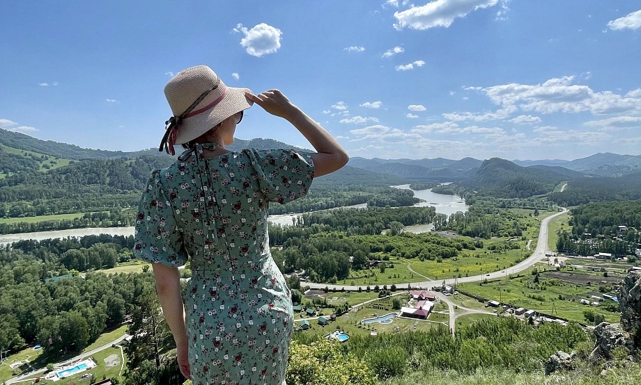 Розыгрыш отдыха в алтайских предгорьях и призовые туристические викторины ждут гостей Фестиваля финансовой грамотности